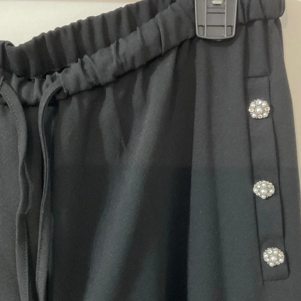 Size M,L,XL CeCe Black Wide Leg Drawstring Pants with Button Detail Faux Pockets